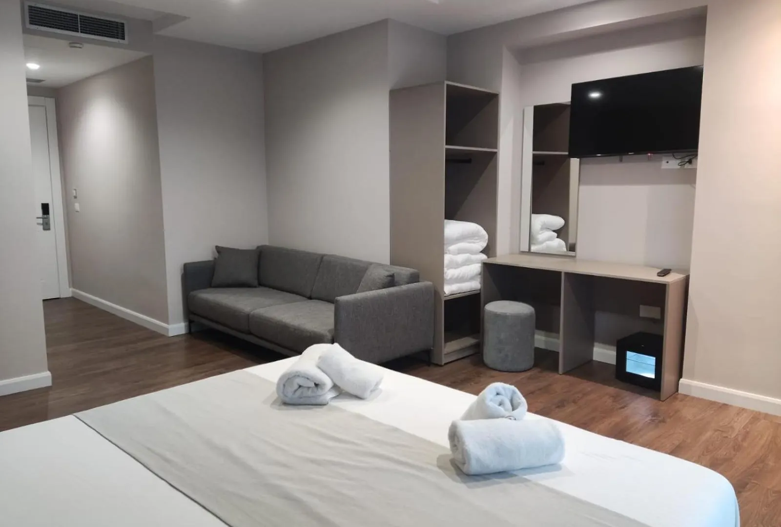 Dimal Castle Hotel Poshnje