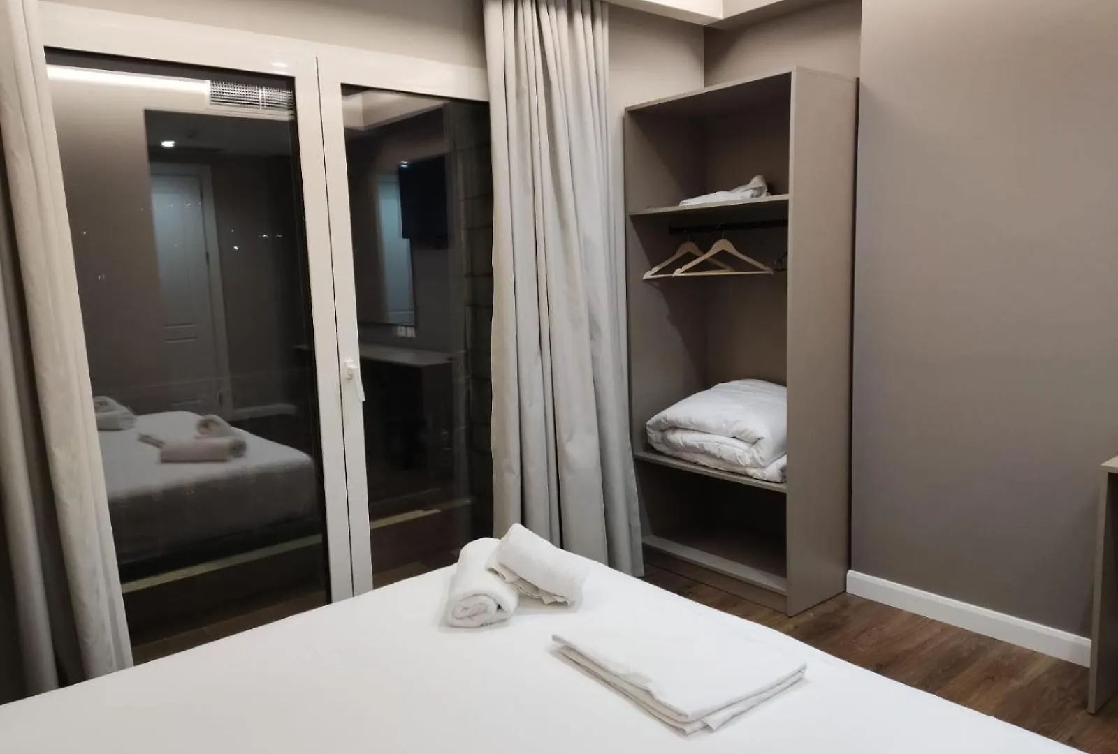 Dimal Castle Hotel Poshnje