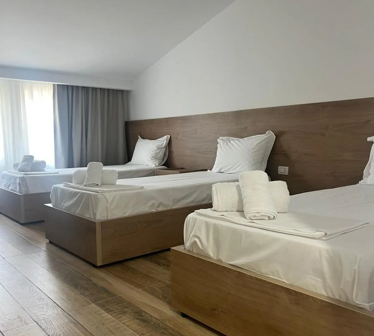 Dimal Castle Ξενοδοχείο Poshnje 3*,